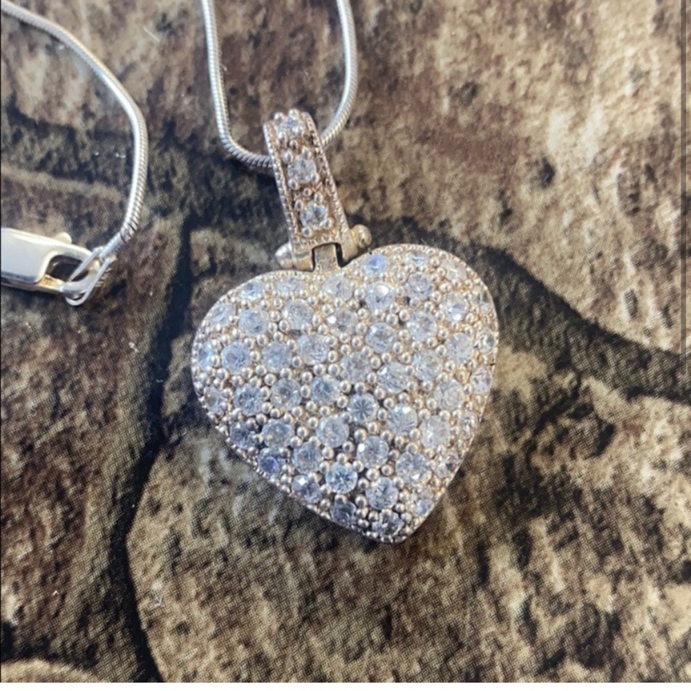 925 CZ🖤Heart glitz🪩✨ pendant necklace 23” snake chain